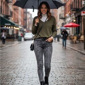 Elegant Olive V-Neck Cashmere Sweater